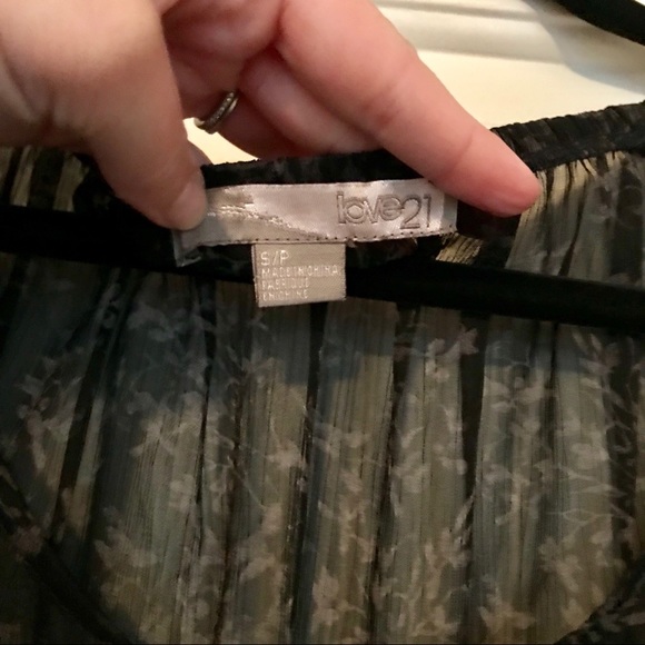 Subtle Floral Print Peasant-Style Tunic - Picture 5 of 6